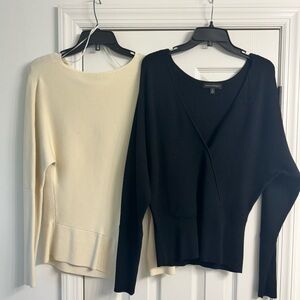 Beautiful Banana Republic long sleeve cream and black tops Sz small
